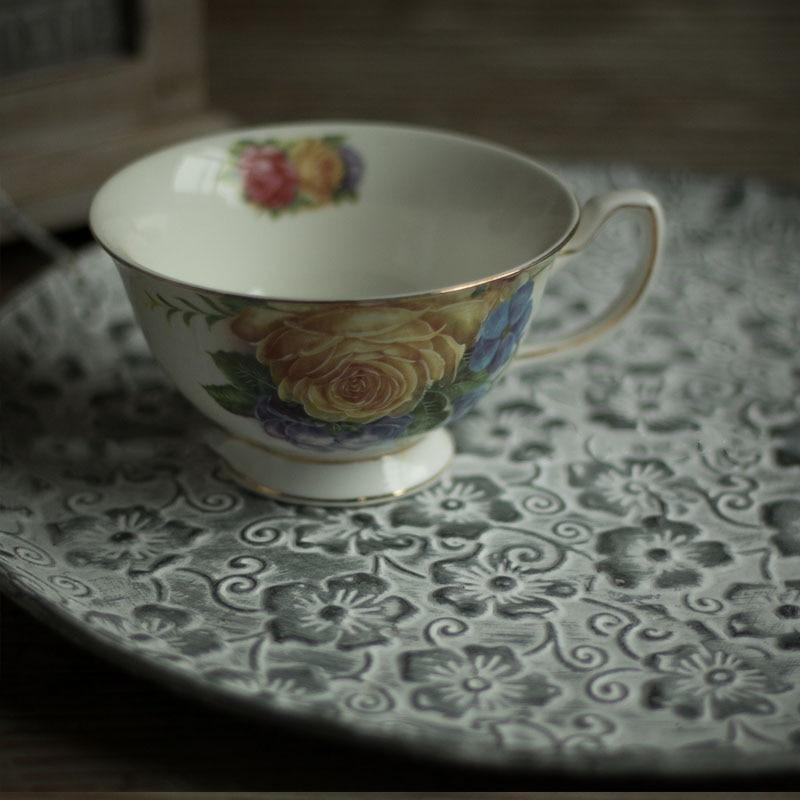 Handcrafted Retro Flat Serving Plate - Area Collections
