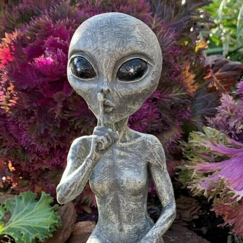 Space Alien Couple Garden Statue - Area Collections